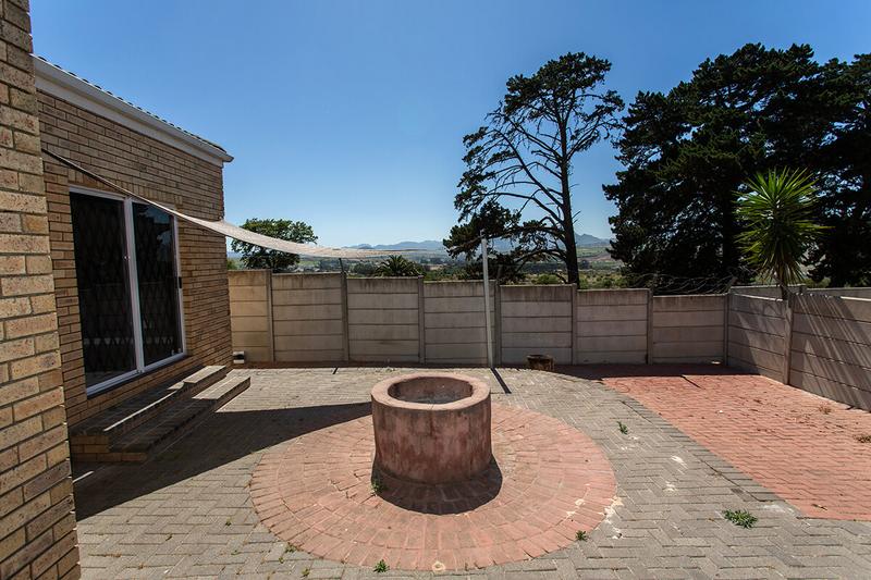 To Let 3 Bedroom Property for Rent in Normandie Western Cape